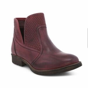ROAN Gossip Booties NEW